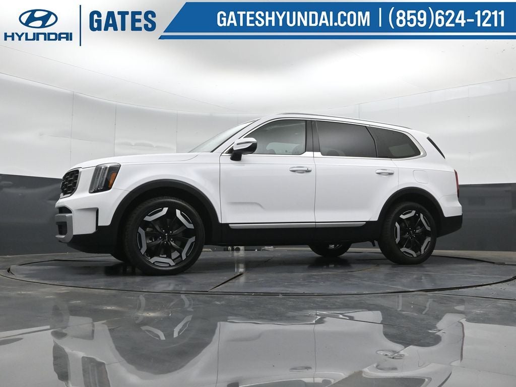 2024 Kia Telluride S - Photo 46
