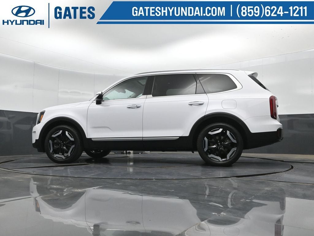 2024 Kia Telluride S - Photo 47