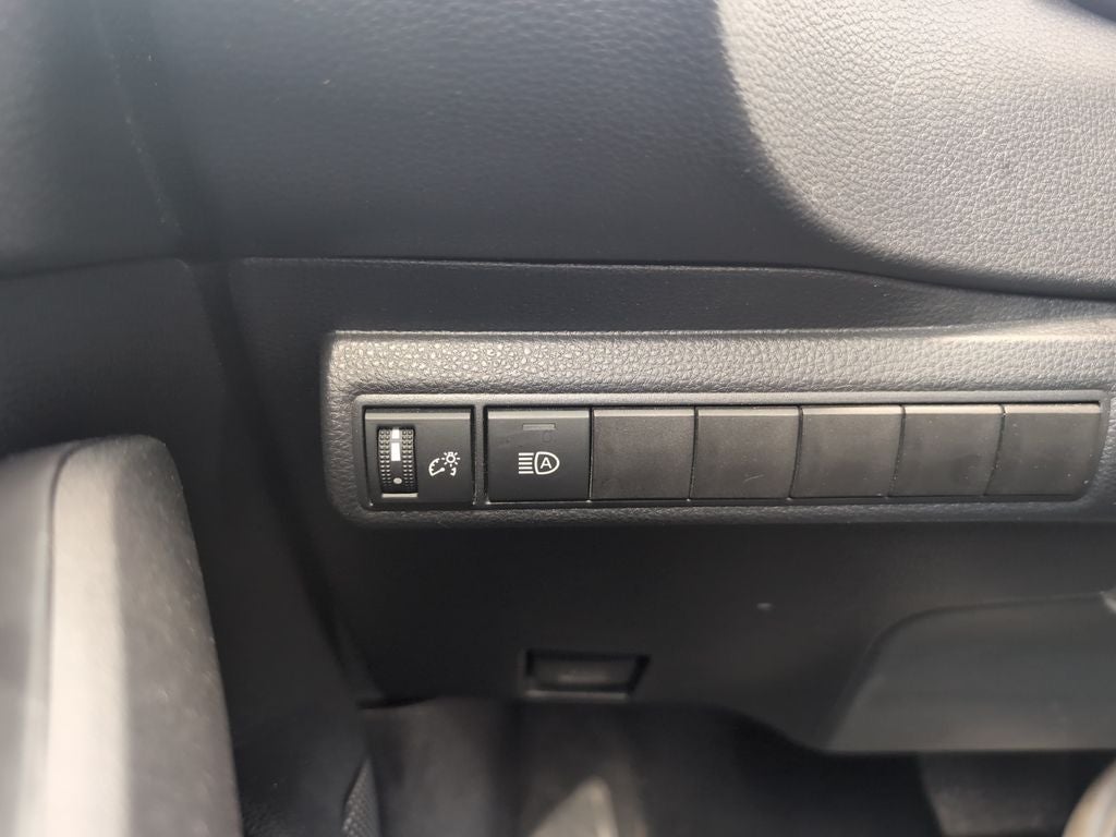 2025 Toyota Corolla LE - Photo 12