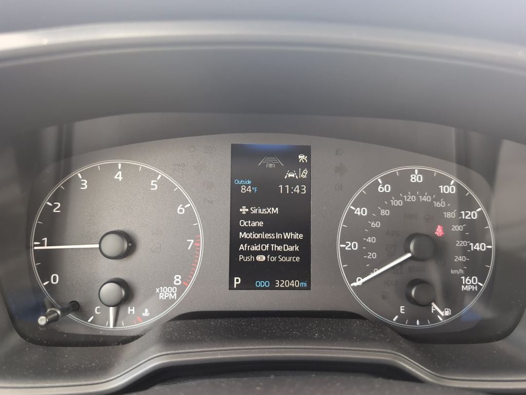 2025 Toyota Corolla LE - Photo 13