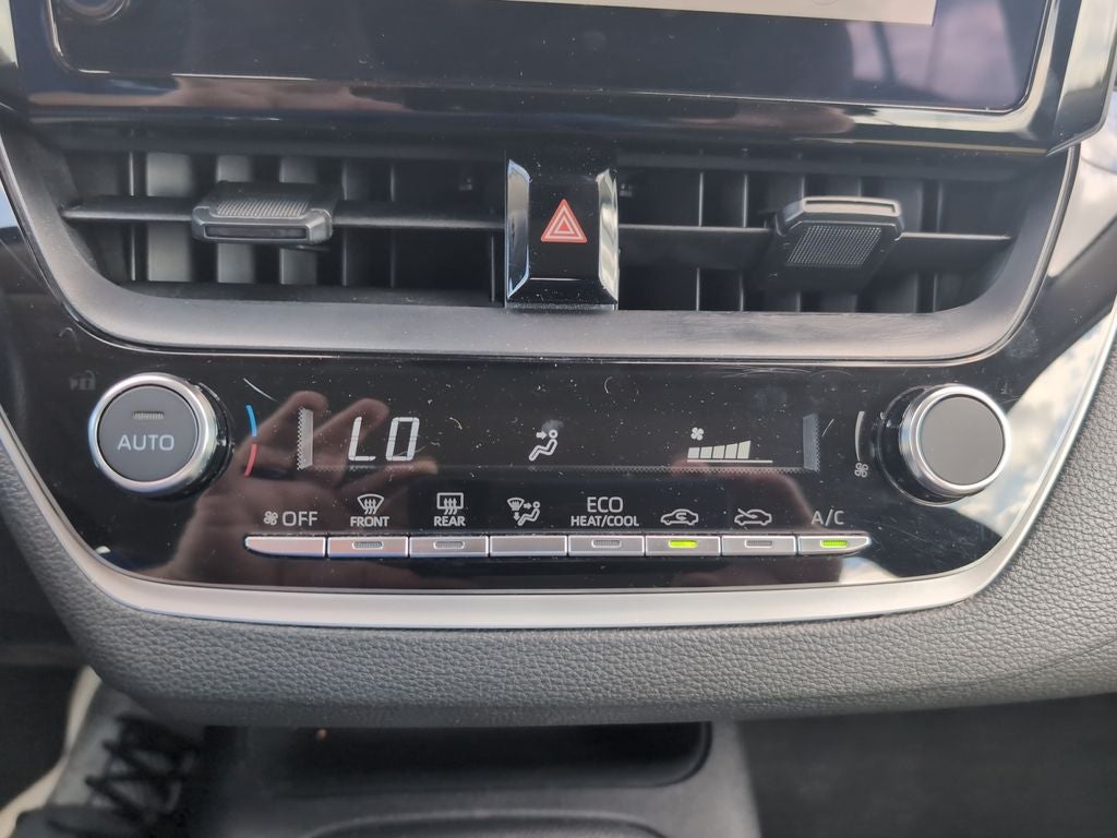 2025 Toyota Corolla LE - Photo 14