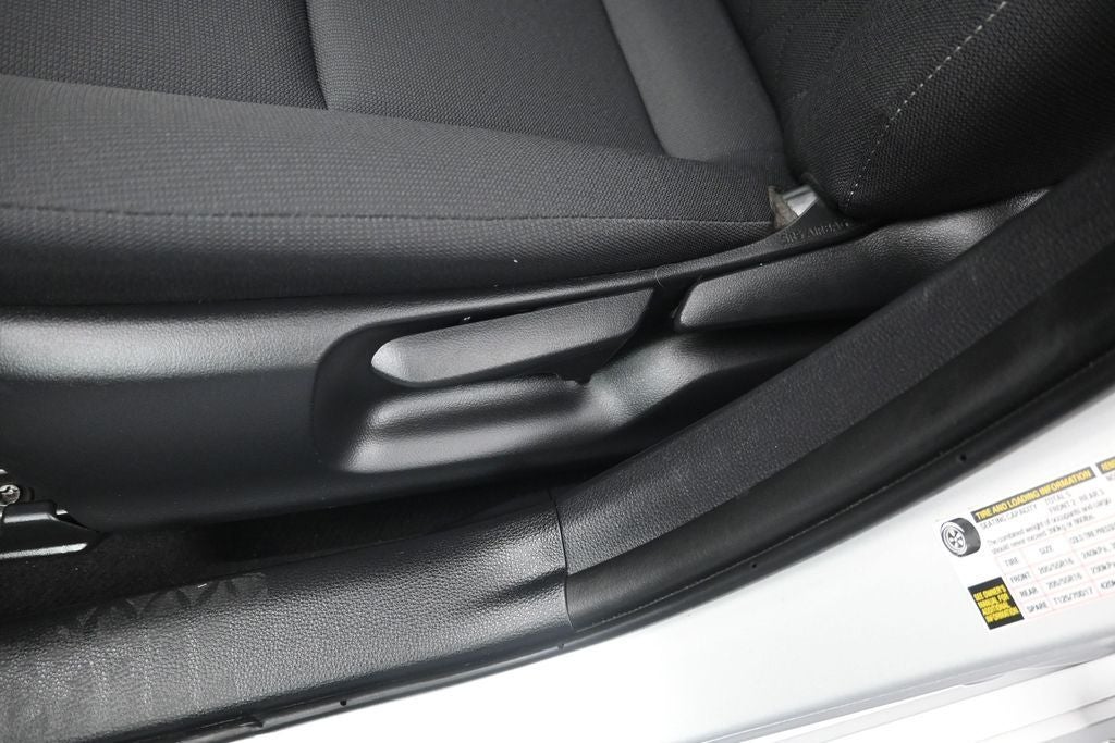 2025 Toyota Corolla LE - Photo 21