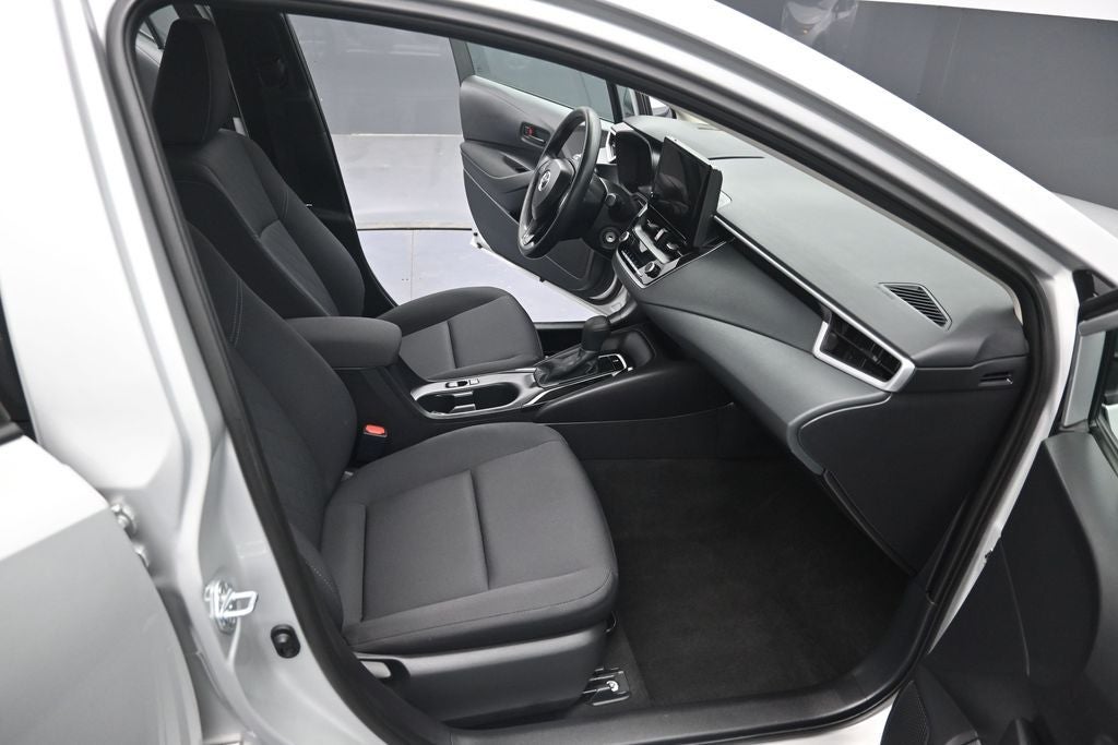 2025 Toyota Corolla LE - Photo 29