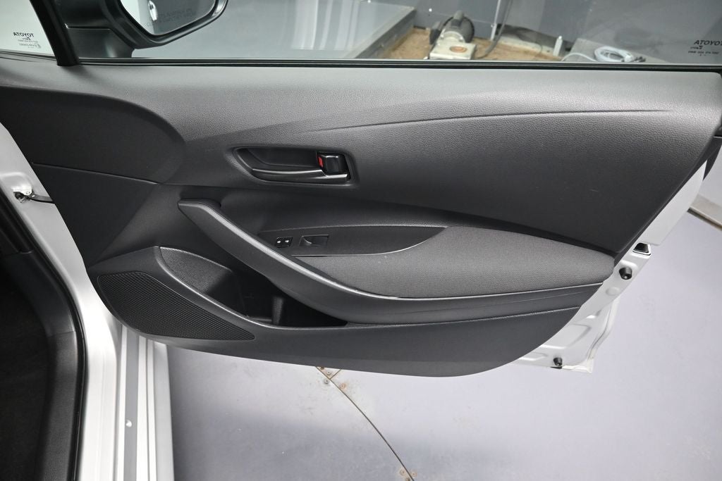2025 Toyota Corolla LE - Photo 30