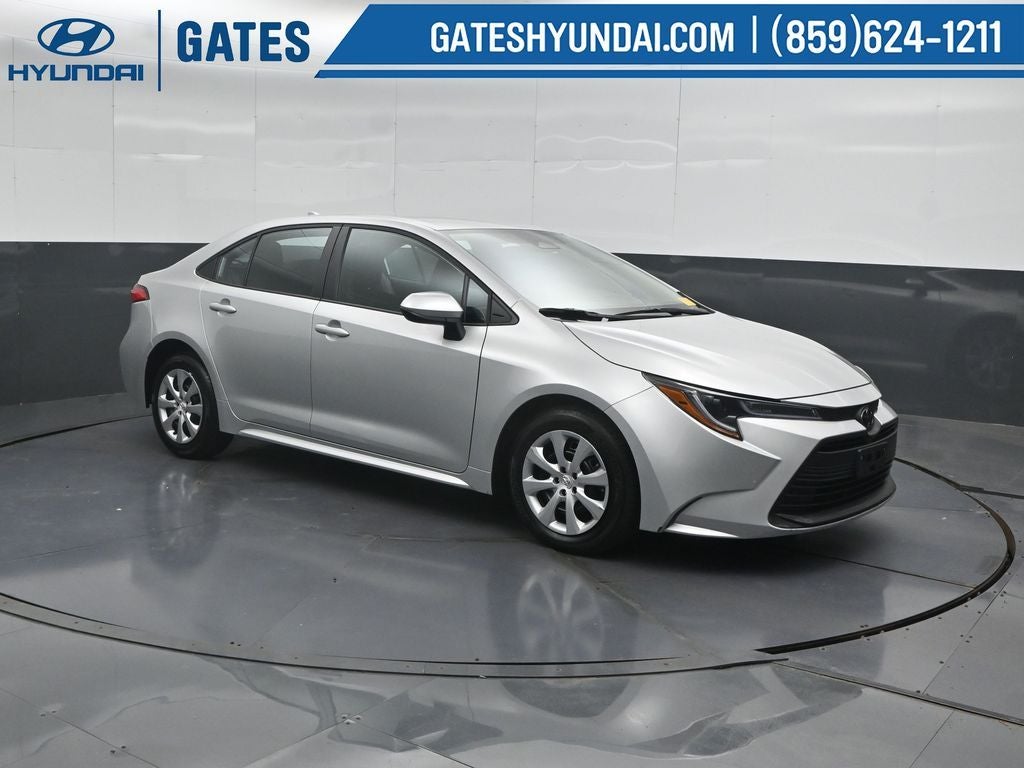2025 Toyota Corolla LE - Photo 4