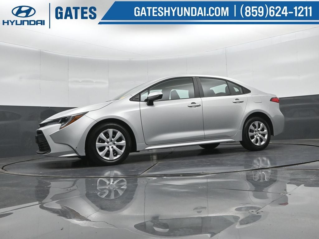 2025 Toyota Corolla LE - Photo 40