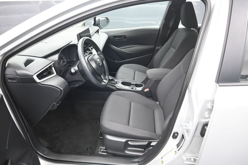2025 Toyota Corolla LE - Photo 9