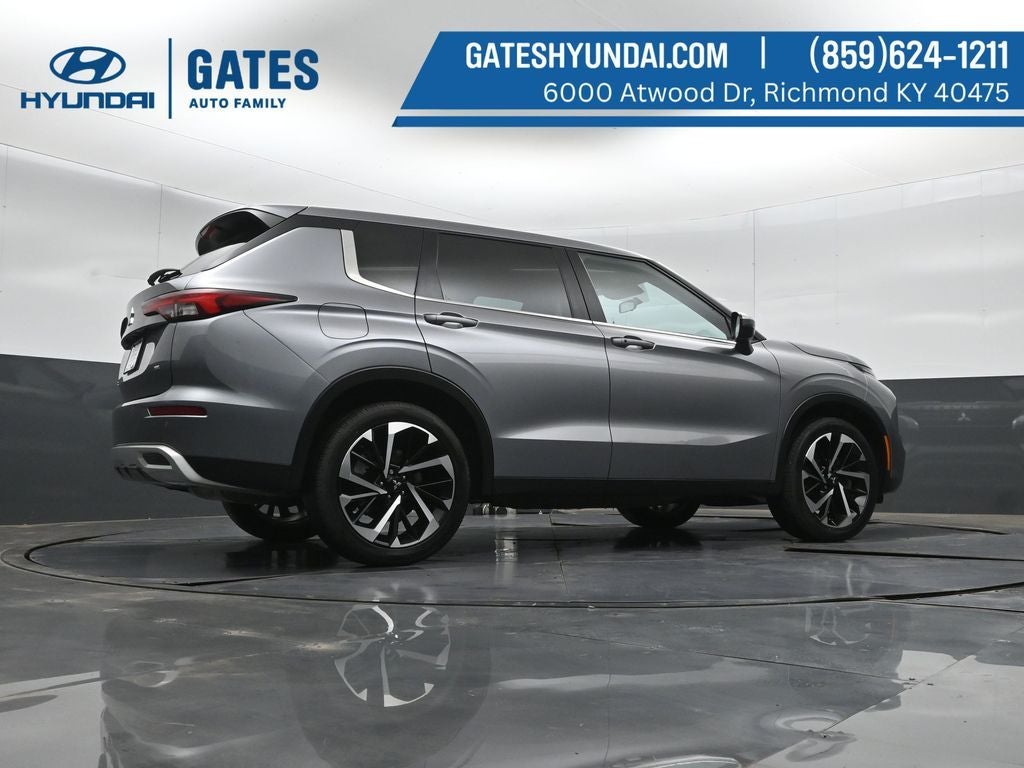 2023 Mitsubishi Outlander SE