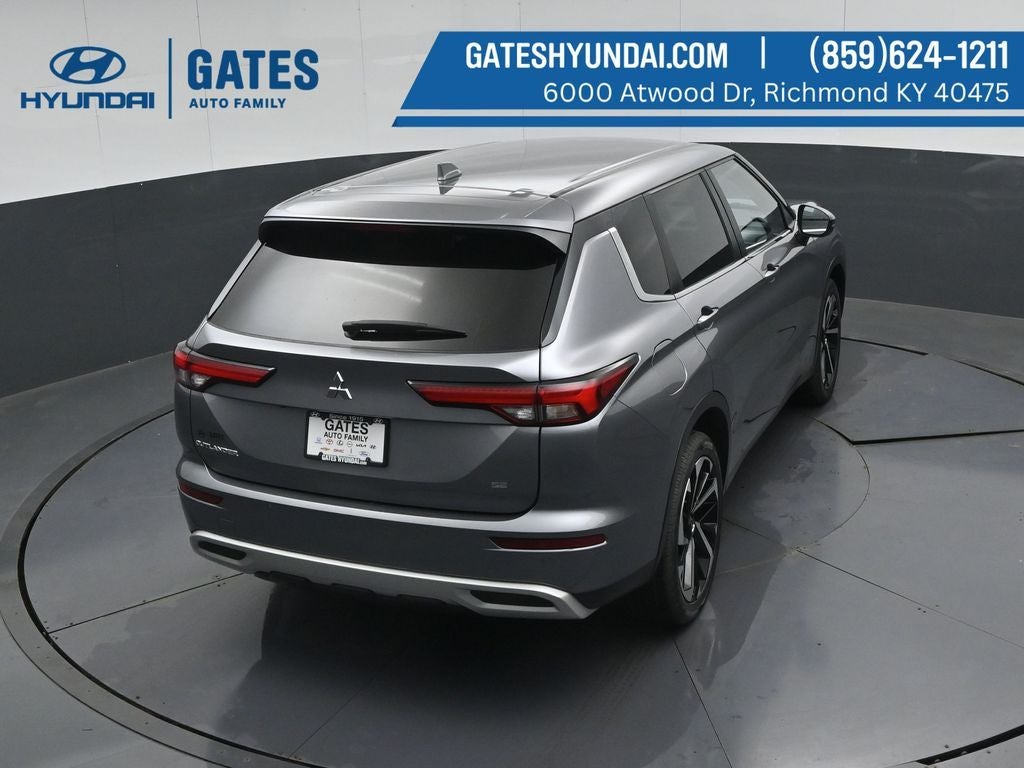 2023 Mitsubishi Outlander SE