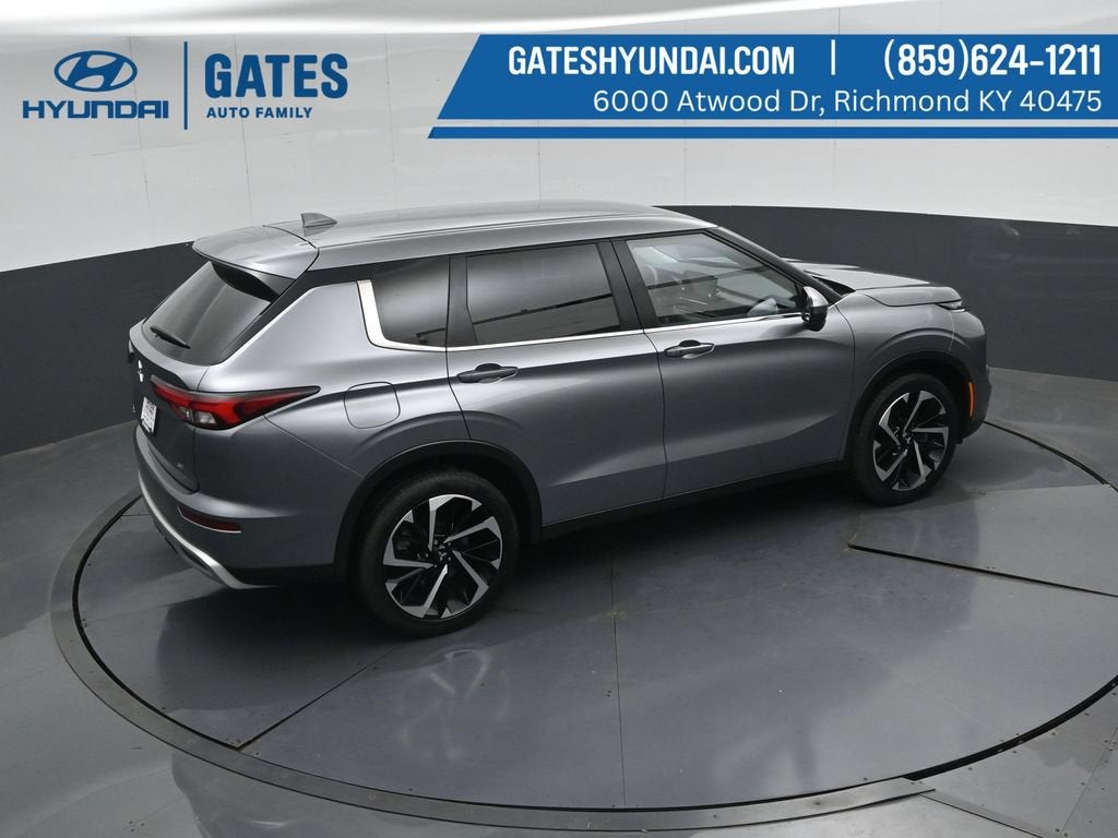 2023 Mitsubishi Outlander SE