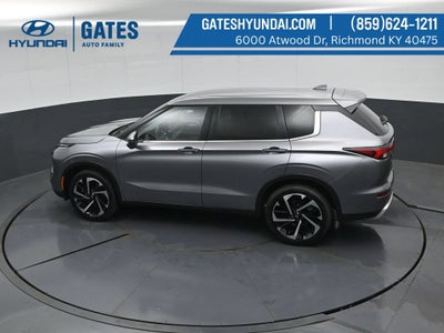 2023 Mitsubishi Outlander SE