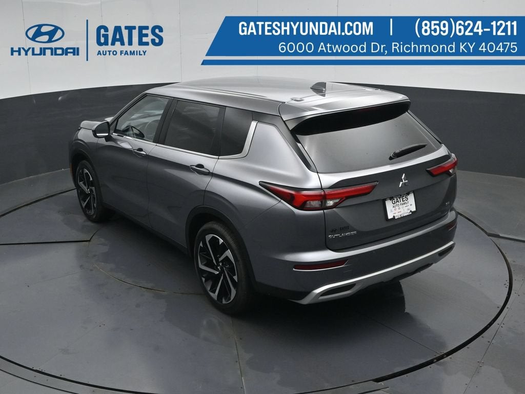 2023 Mitsubishi Outlander SE