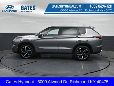2023 Mitsubishi Outlander SE