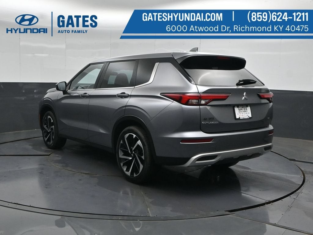 2023 Mitsubishi Outlander SE