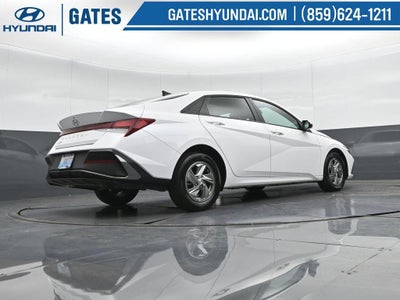 2025 Hyundai ELANTRA SE