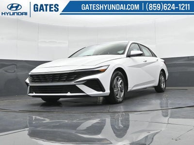 2025 Hyundai ELANTRA SE