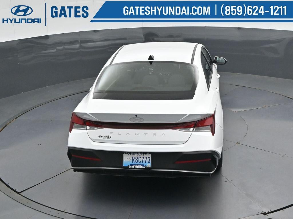 2025 Hyundai ELANTRA SE