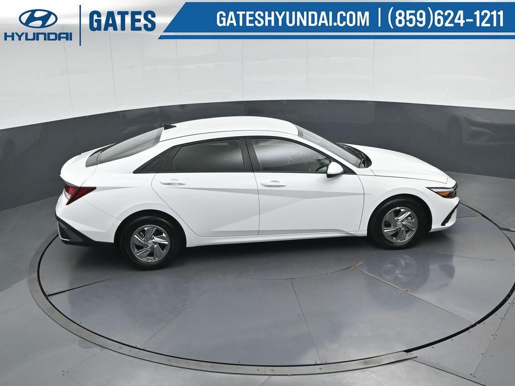 2025 Hyundai ELANTRA SE