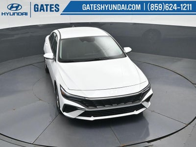 2025 Hyundai ELANTRA SE