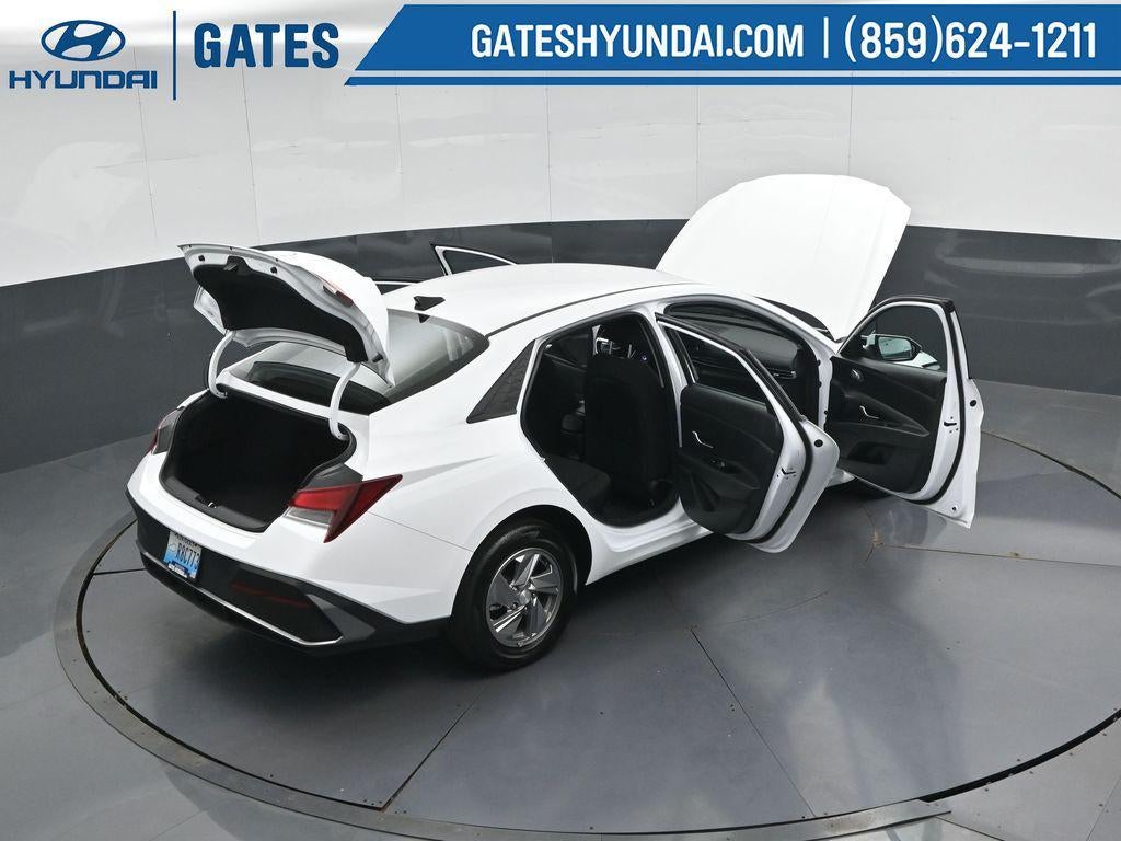 2025 Hyundai ELANTRA SE