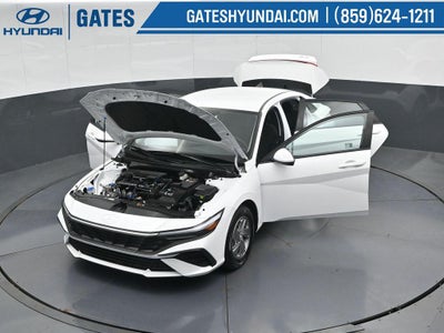 2025 Hyundai ELANTRA SE