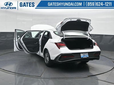 2025 Hyundai ELANTRA SE