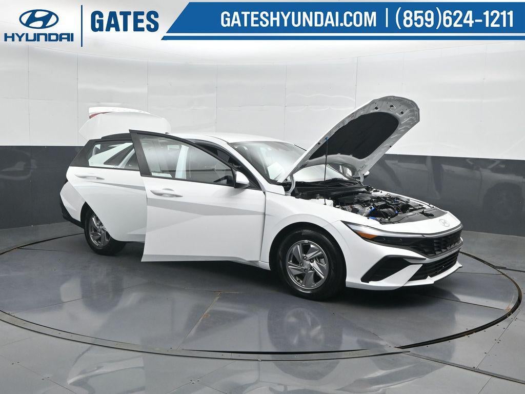 2025 Hyundai ELANTRA SE