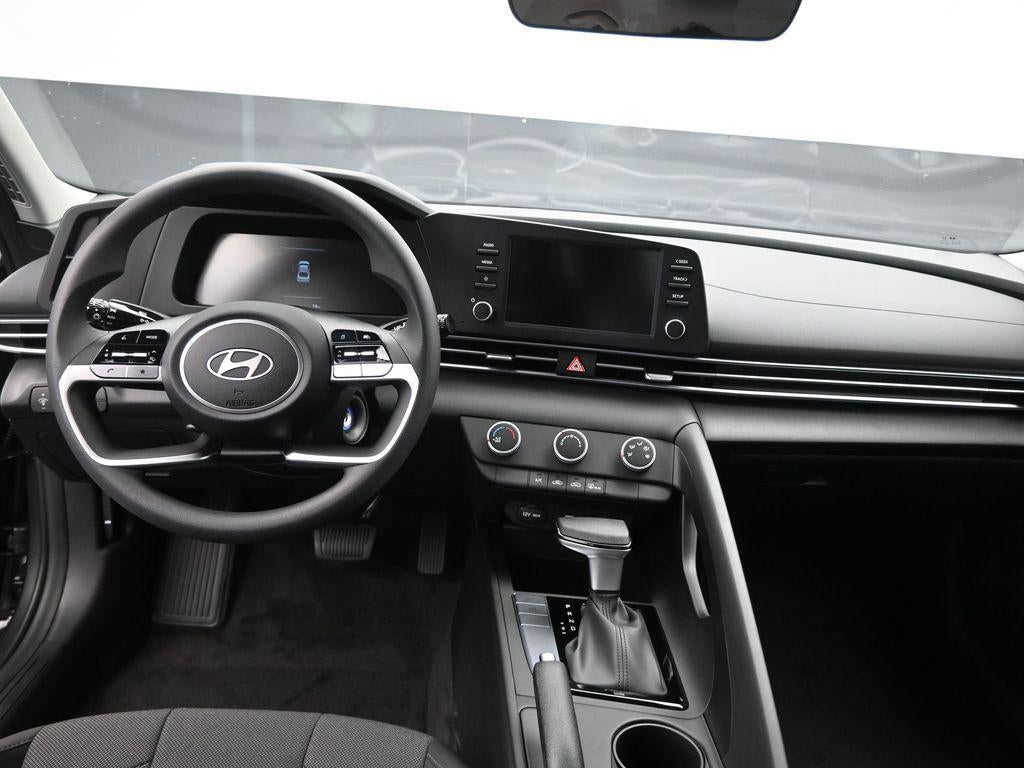2025 Hyundai ELANTRA SE Active SRC