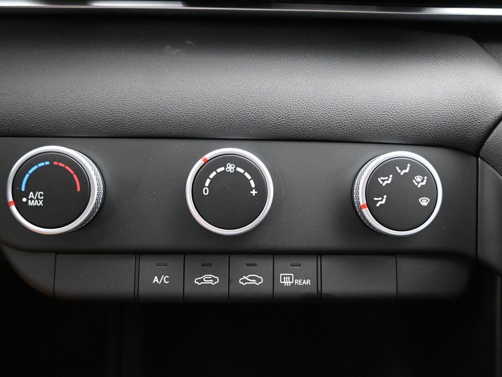 2025 Hyundai ELANTRA SE Active SRC