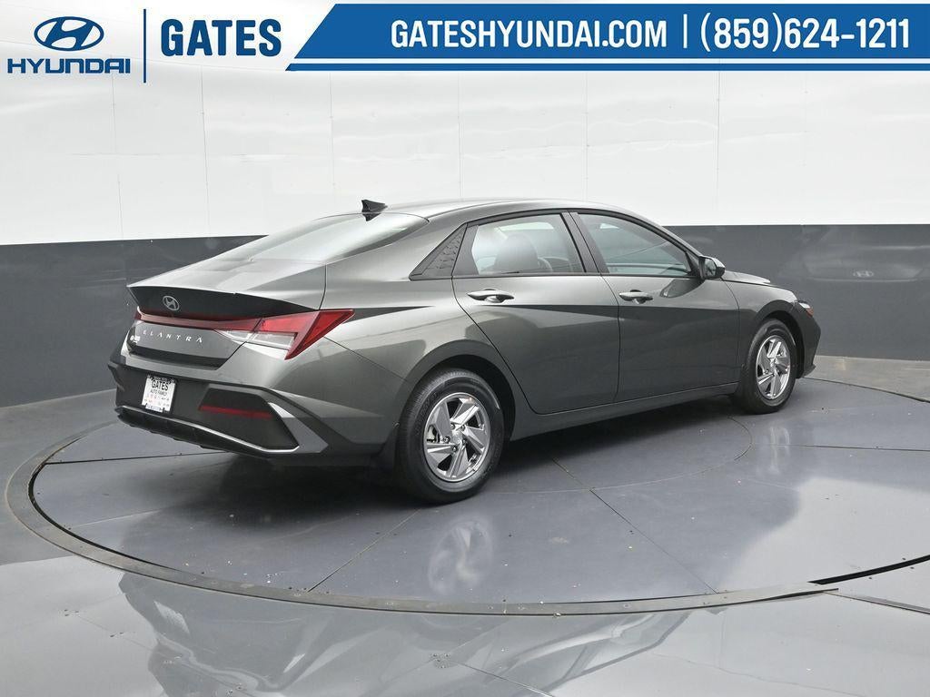 2025 Hyundai ELANTRA SE Active SRC