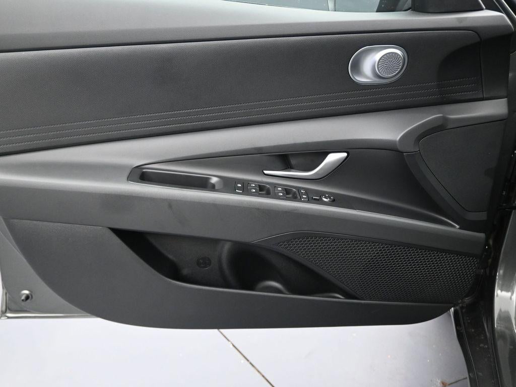 2025 Hyundai ELANTRA SE Active SRC