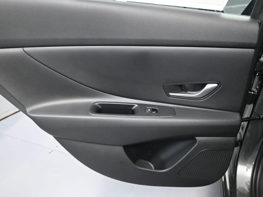 2025 Hyundai ELANTRA SE Active SRC