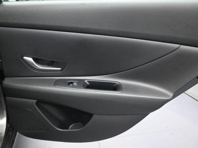 2025 Hyundai ELANTRA SE Active SRC