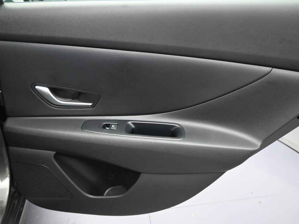 2025 Hyundai ELANTRA SE Active SRC