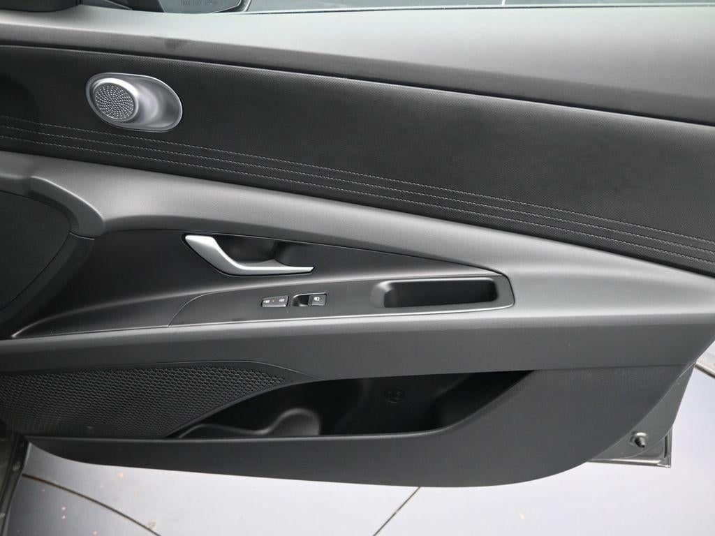 2025 Hyundai ELANTRA SE Active SRC