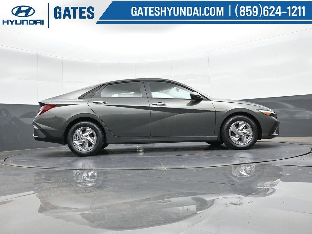 2025 Hyundai ELANTRA SE Active SRC