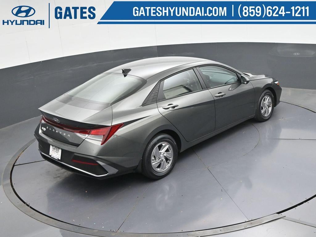 2025 Hyundai ELANTRA SE Active SRC
