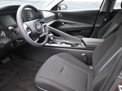 2025 Hyundai ELANTRA SE Active SRC