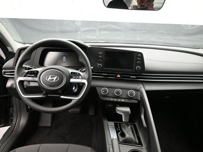 2025 Hyundai ELANTRA SE Active SRC