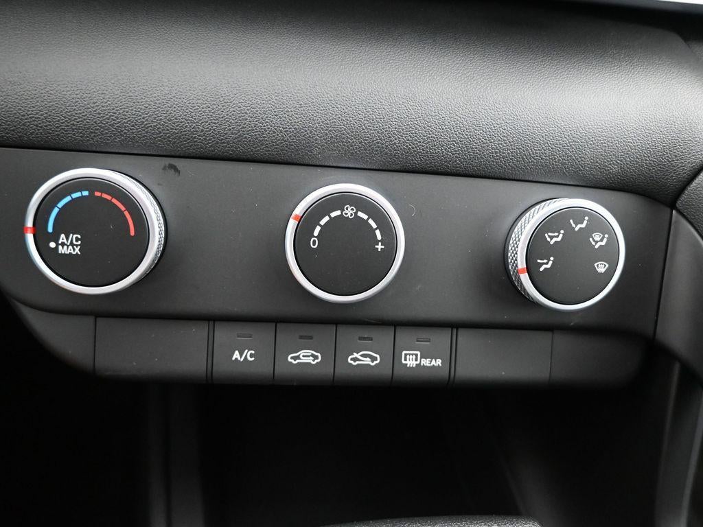 2025 Hyundai ELANTRA SE Active SRC