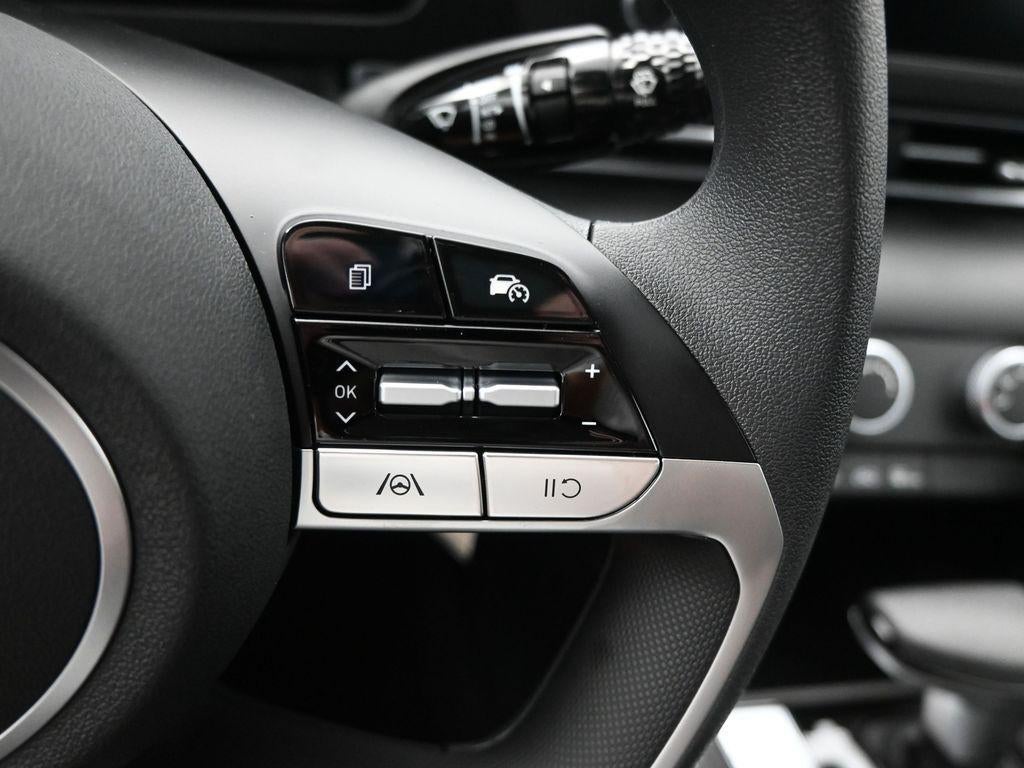 2025 Hyundai ELANTRA SE Active SRC
