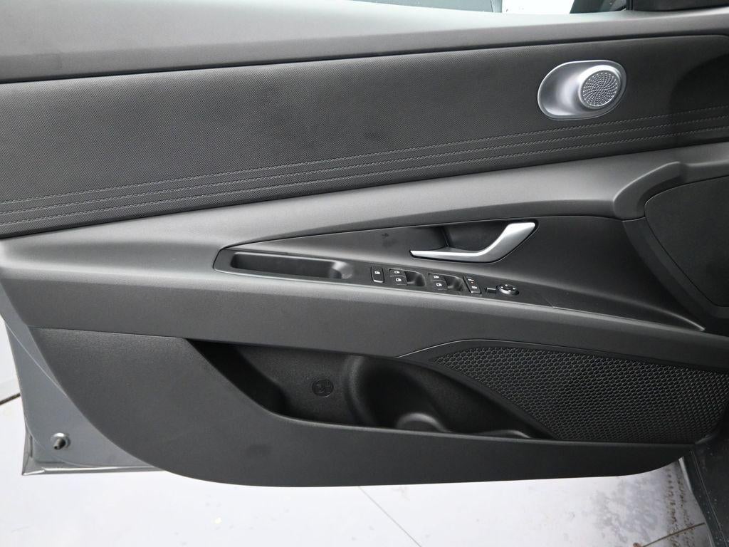 2025 Hyundai ELANTRA SE Active SRC