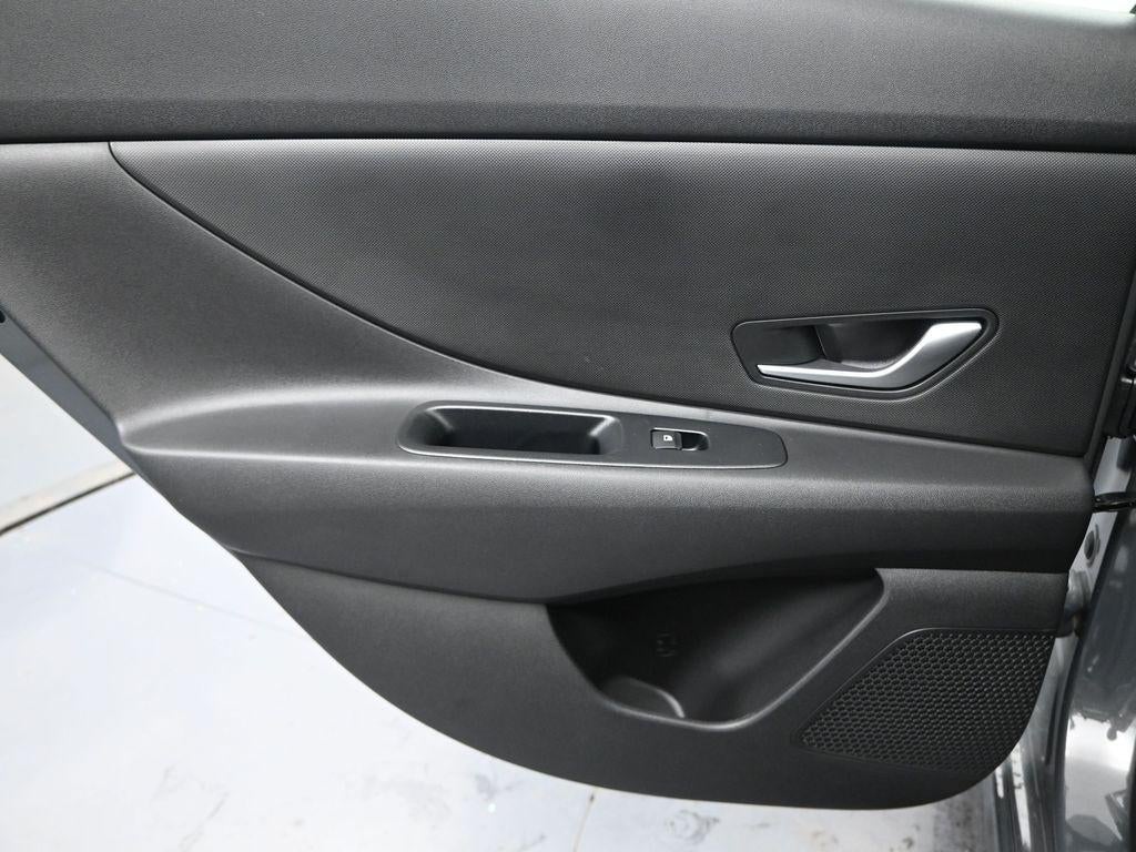 2025 Hyundai ELANTRA SE Active SRC