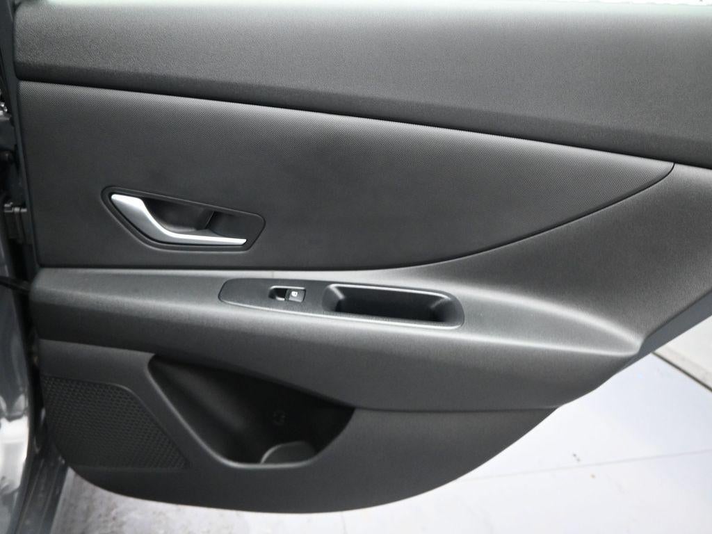 2025 Hyundai ELANTRA SE Active SRC