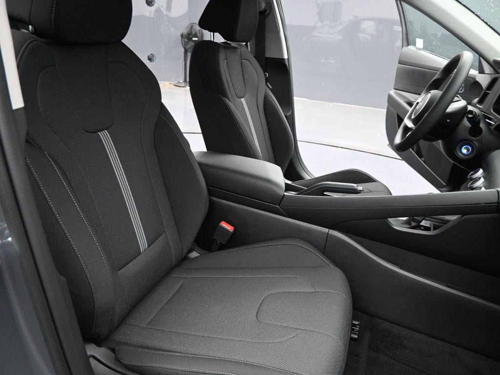 2025 Hyundai ELANTRA SE Active SRC