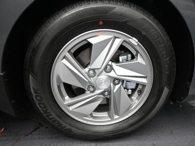 2025 Hyundai ELANTRA SE Active SRC