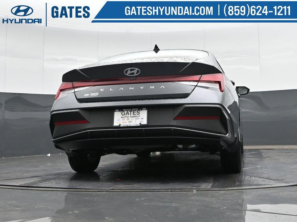2025 Hyundai ELANTRA SE Active SRC