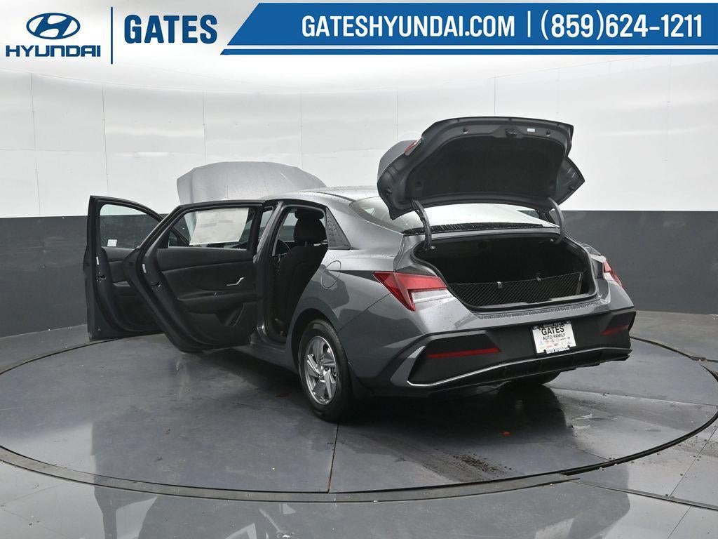 2025 Hyundai ELANTRA SE Active SRC