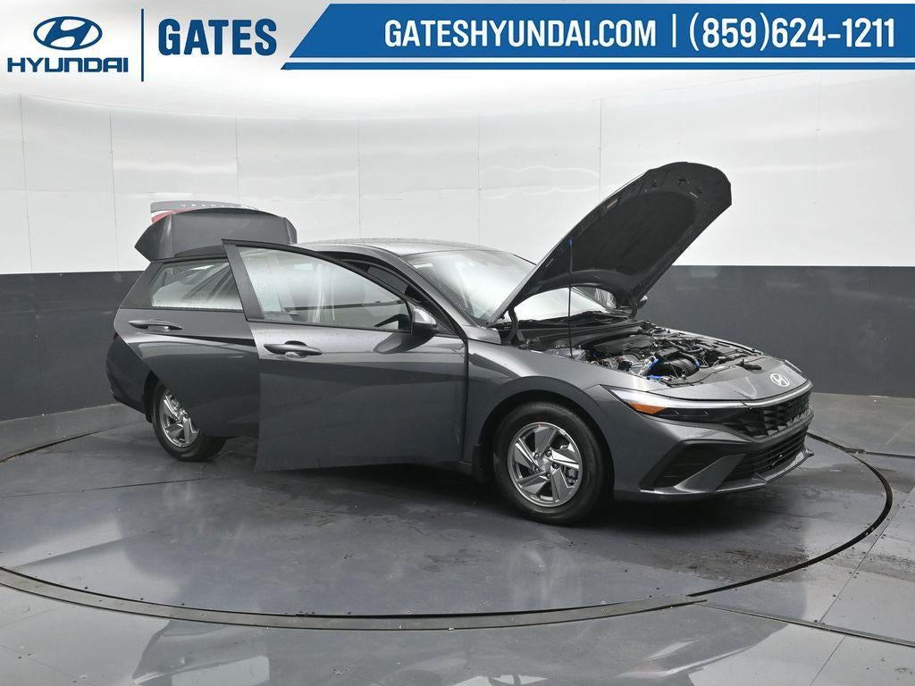 2025 Hyundai ELANTRA SE Active SRC