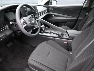 2025 Hyundai ELANTRA SE Active SRC